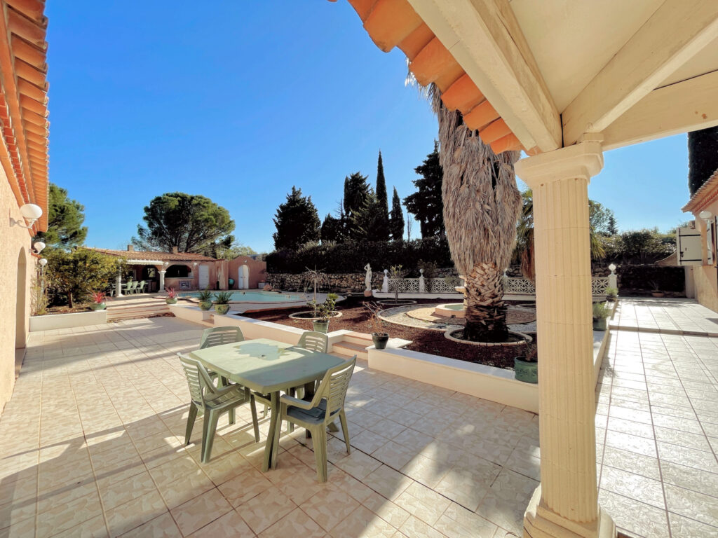 Maison 7 pièces sur terrain de 3850m2  – 7 pièces – 4 chambres – NR  – 269 m²