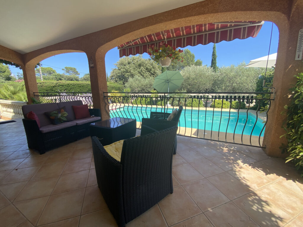 Villa individuelle avec piscine – 5 pièces – 3 chambres – 6  – 155 m²