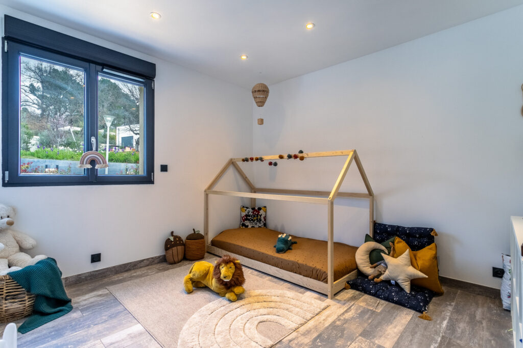 Maison 130m2 sur parcelle de 1000m2, 4 chambres avec piscine – 5 pièces – 4 chambres – 6  – 132 m²