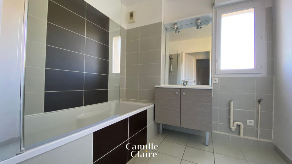 Vente Appartement 3 pièces avec grande terrasse et box dans  – 3 pièces – 2 chambres – NR  – 58 m²