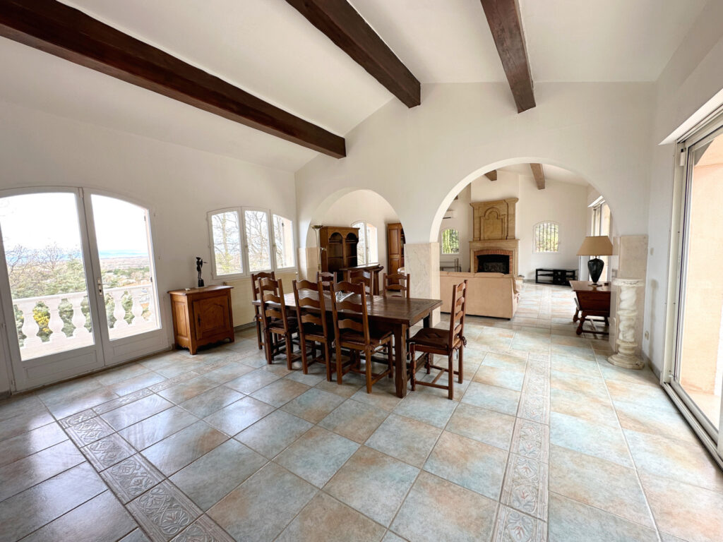 Maison 7 pièces sur terrain de 3850m2  – 7 pièces – 4 chambres – NR  – 269 m²