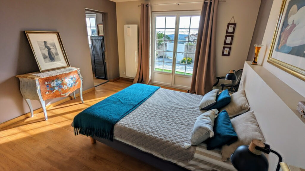 Maison de 168 m2 avec piscine et garage sur un terrain de 15 – 6 pièces – 5 chambres – 6  – 168 m²