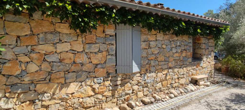 A vendre : ‘Le Mas des Oliviers’. – 8 pièces – 6 chambres – 6  – 206 m²