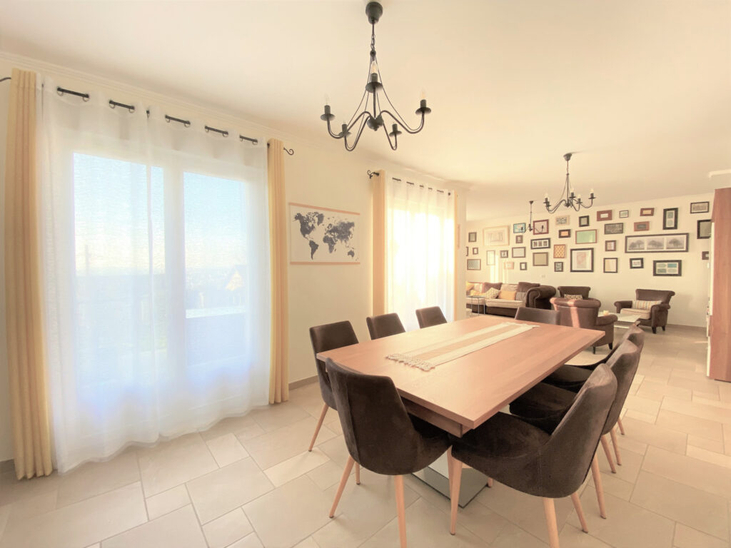 Belle et spacieuse maison récente avec vue panoramique – 8 pièces – 6 chambres – 6  – 180 m²