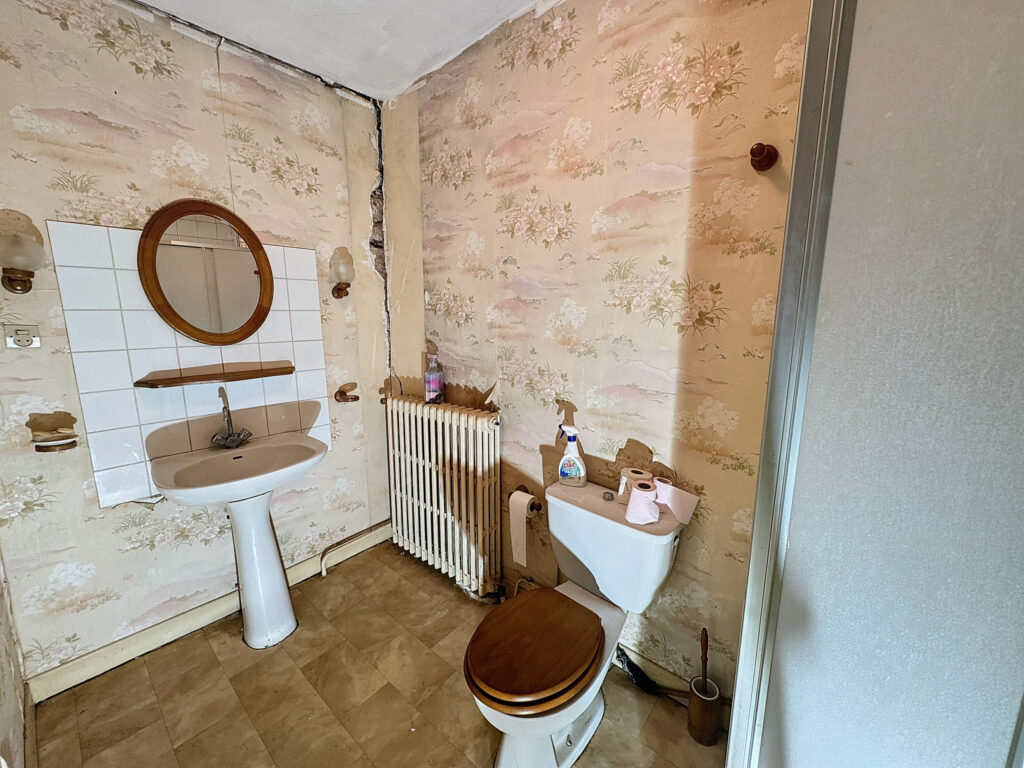 Maison Rustique de 1787, Spacieuse et Pleine de Caractère ! – 6 pièces – 4 chambres – 6  – 176 m²