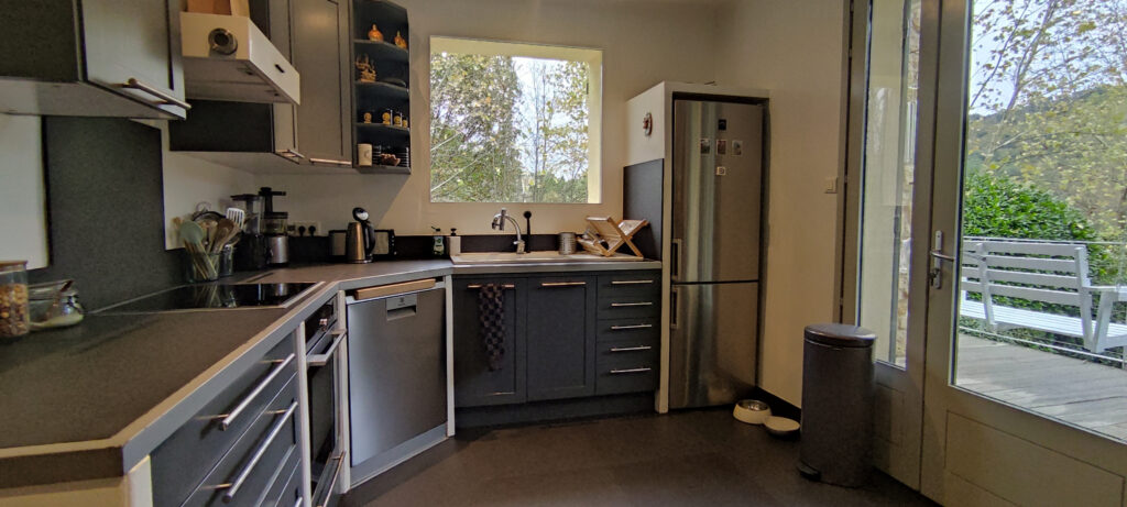 PROPRIÉTÉ ANSOUIS – 6 pièces – 4 chambres – 4  – 151.77 m²