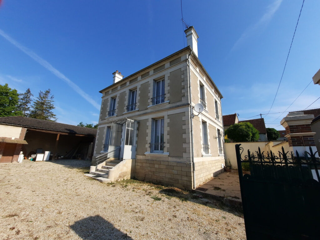 Entre Joigny et Migennes – 7 pièces – 4 chambres – NR  – 127.8 m²