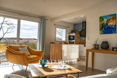 Lumineux dernier étage COUP DE COEUR  T3  66 m2 + Parking +  – 3 pièces – 2 chambres – 66 m²