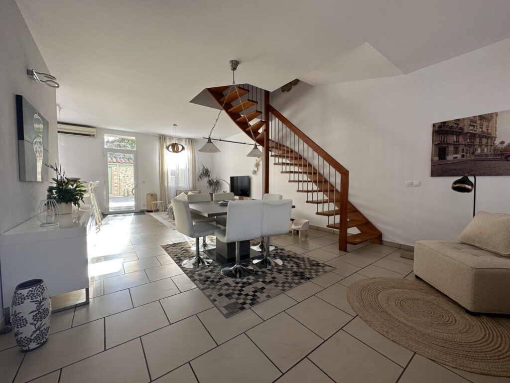 Le Boulou – Appartement 3 pièces 110m2 avec cour de 50m2 – 3 pièces – 2 chambres – NR  – 110 m²