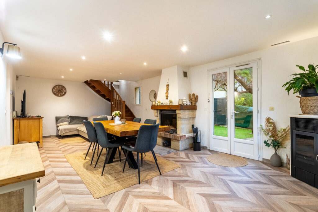 À vendre à Solliès-Toucas (83) : maison avec terrasse de 5 p – 5 pièces – 3 chambres – 6  – 130 m²