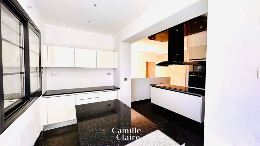 Maison contemporaine de prestige de 290m2 à 5 minutes du cen – 9 pièces – 7 chambres – NR  – 290 m²