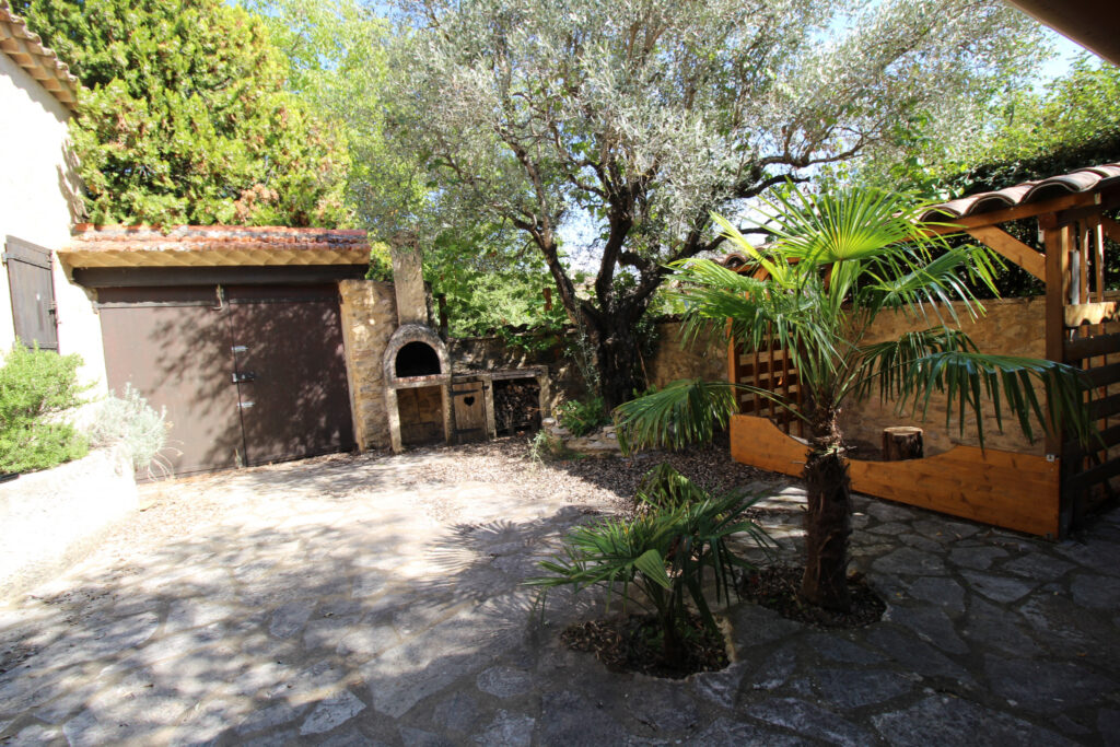 Maison de village avec cour – 4 pièces – 2 chambres – 6  – 85 m²