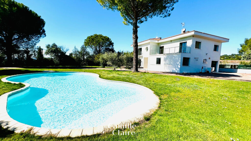 Maison contemporaine de prestige de 290m2 à 5 minutes du cen – 9 pièces – 7 chambres – NR  – 290 m²