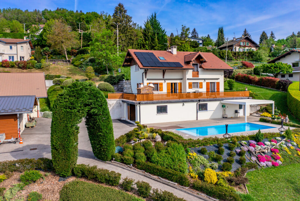 Propriété 4 pièces de 180 m2 habitables – 7 pièces – 3 chambres – 6  – 180 m²