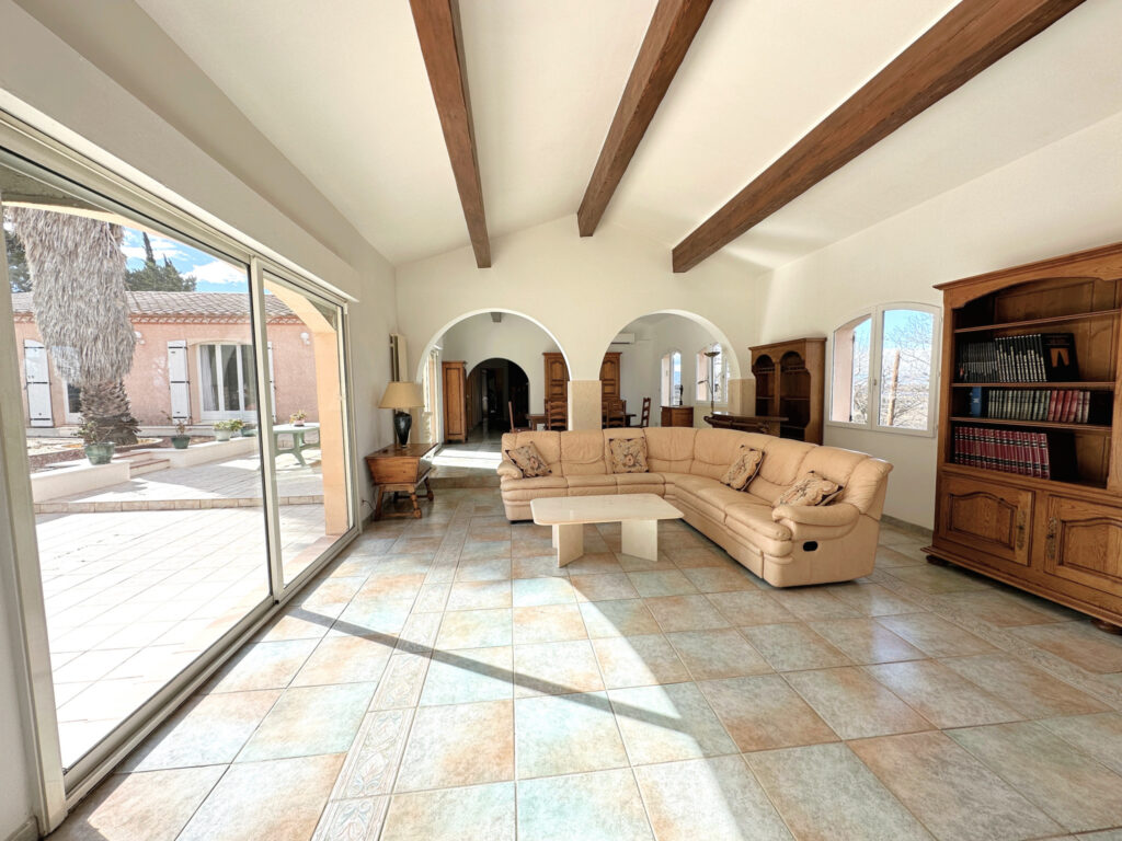 Maison 7 pièces sur terrain de 3850m2  – 7 pièces – 4 chambres – NR  – 269 m²