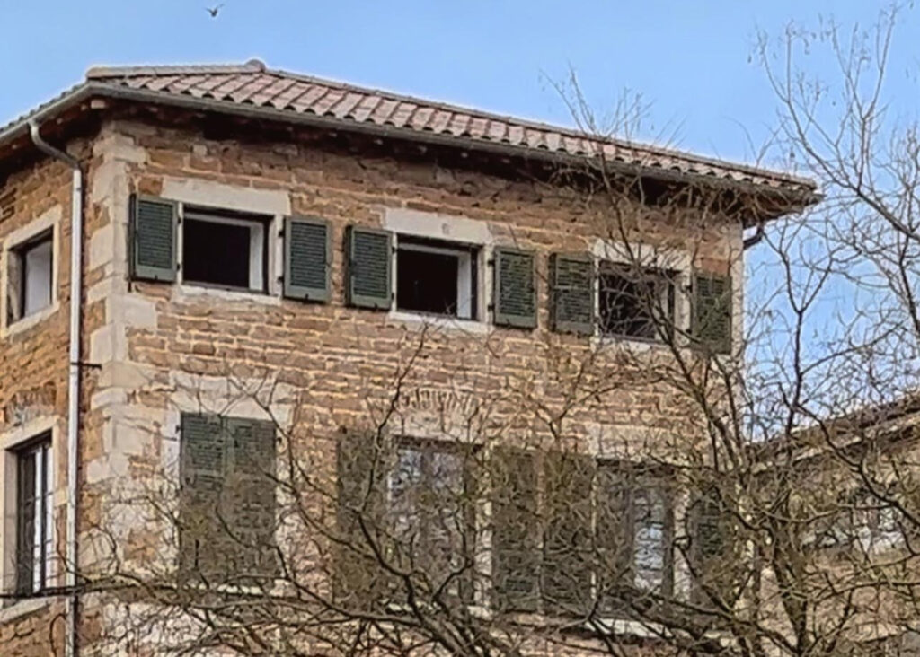 TRES BEL APPARTEMENT T3 de 71 m2 entièrement rénové + place  – 3 pièces – 2 chambres – 2  – 71.23 m²