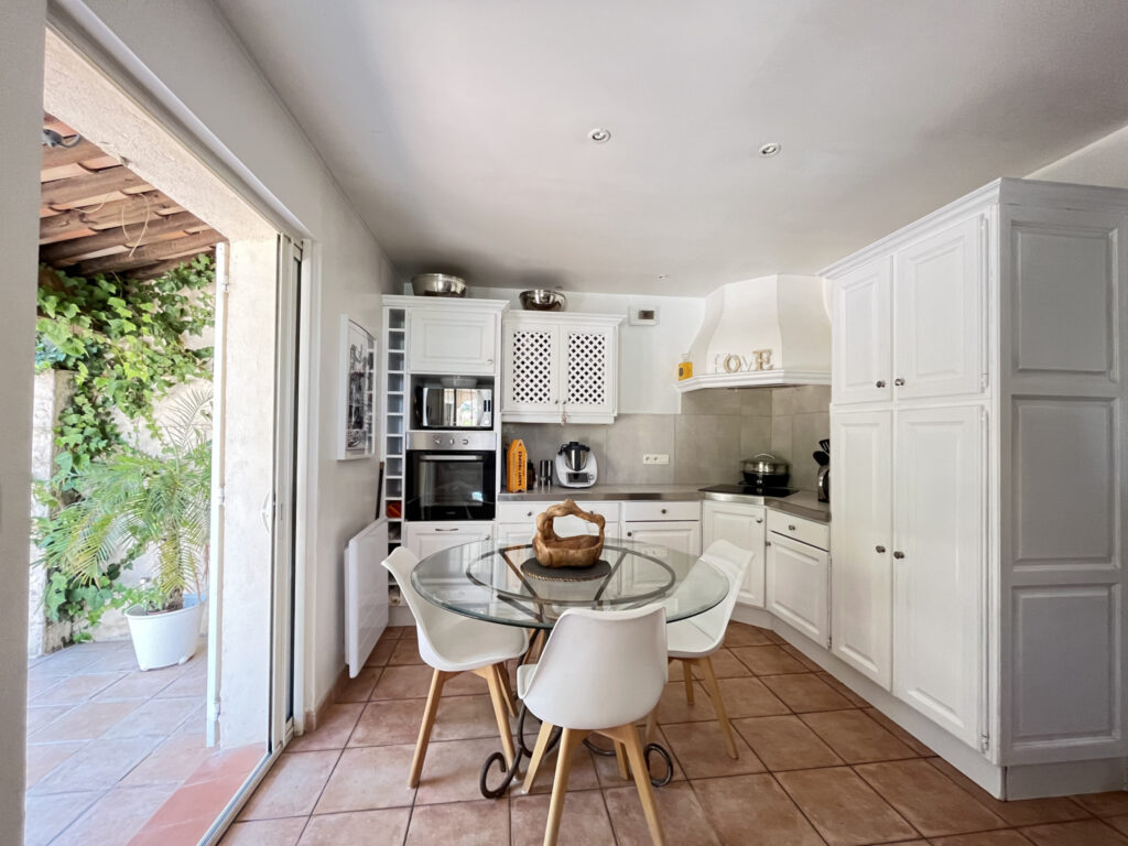 Villa individuelle avec piscine – 7 pièces – 5 chambres – 6  – 155 m²