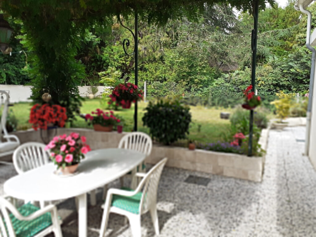 Villa style cottage anglais sise à Bellerive-sur-Allier – 6 pièces – 4 chambres – 6  – 200 m²