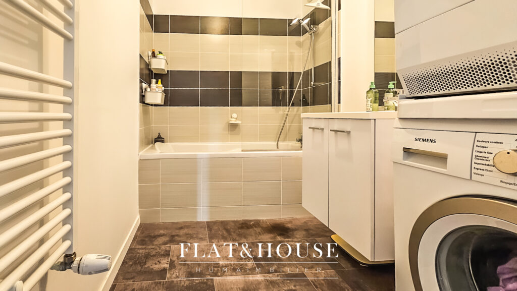 Lumineux dernier étage COUP DE COEUR  T3  66 m2 + Parking +  – 3 pièces – 2 chambres – 6  – 66 m²