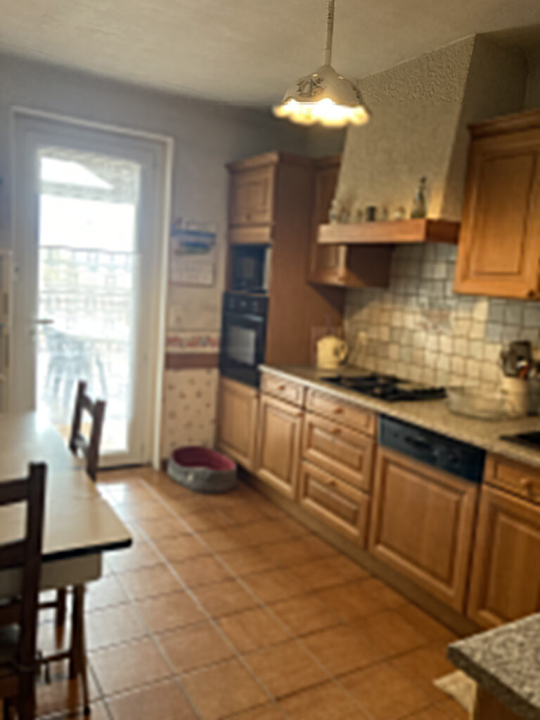 VILLA AVEC DEUX GARAGES  SUR SALAISE / SANNE  – 7 pièces – 3 chambres – 6  – 120 m²