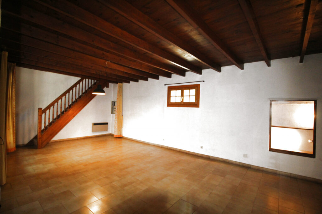 Maison de village avec cour – 4 pièces – 2 chambres – 6  – 85 m²