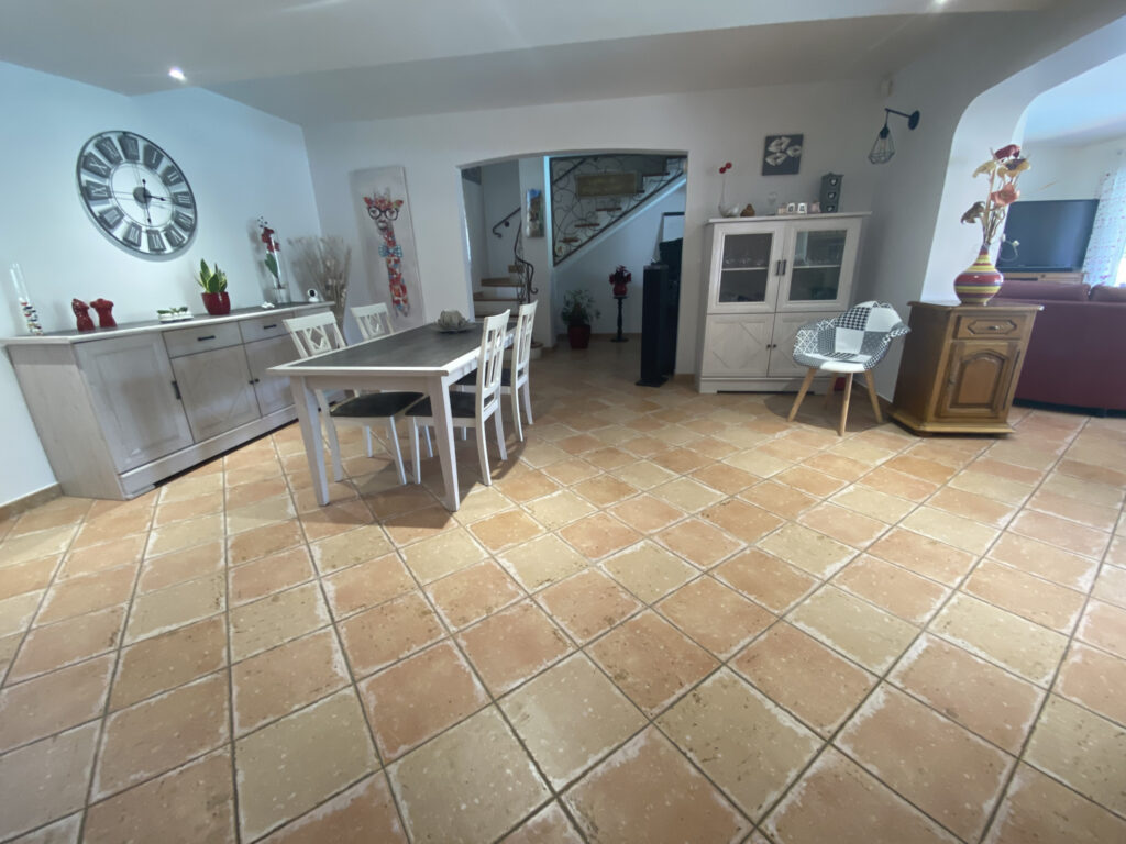 Villa individuelle avec piscine – 5 pièces – 3 chambres – 6  – 155 m²