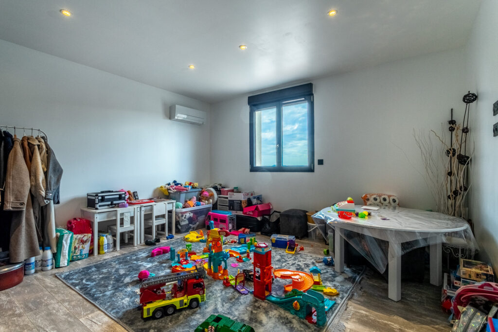 Maison 130m2 sur parcelle de 1000m2, 4 chambres avec piscine – 5 pièces – 4 chambres – 6  – 132 m²