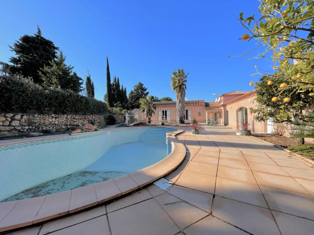 Maison 7 pièces sur terrain de 3850m2  – 7 pièces – 4 chambres – NR  – 269 m²