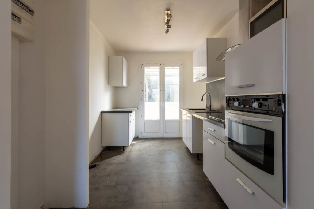 DERNIER ETAGE BEL APPARTEMENT T3/T4 TOULON OUEST garage – 4 pièces – 3 chambres – 6  – 61.6 m²