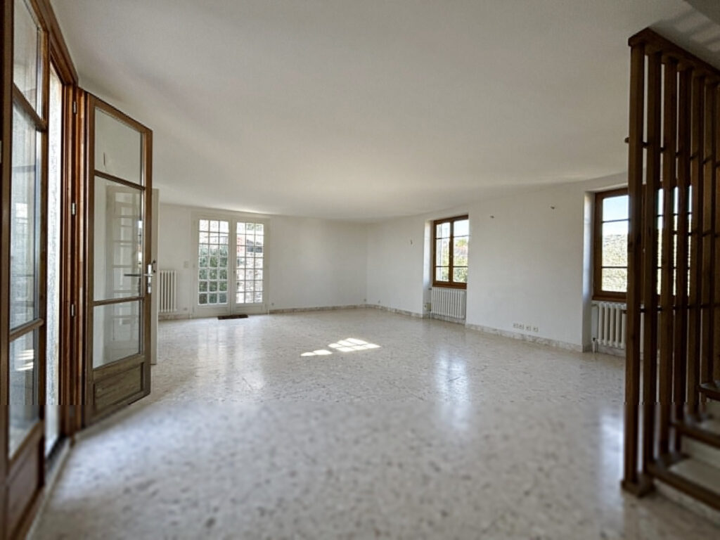 MAISON FAMILIALE 6 PIECES AVEC JARDIN – 6 pièces – 4 chambres – 6  – 170 m²