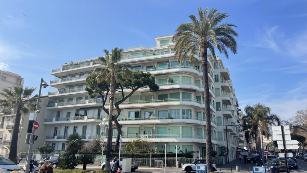 Promenade des Anglais – 4 Pièces en rez-de-jardin – 4 pièces – 3 chambres – 4  – 116.26 m²