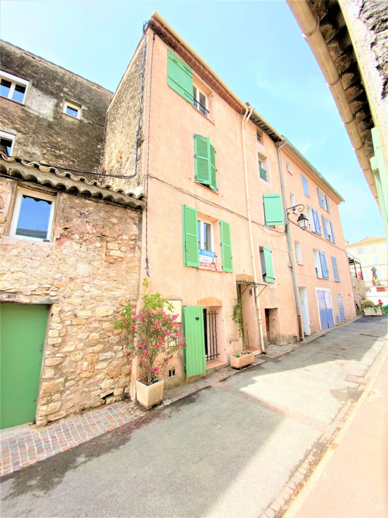 Maison de Village  – 3 pièces – 2 chambres – 6  – 78 m²