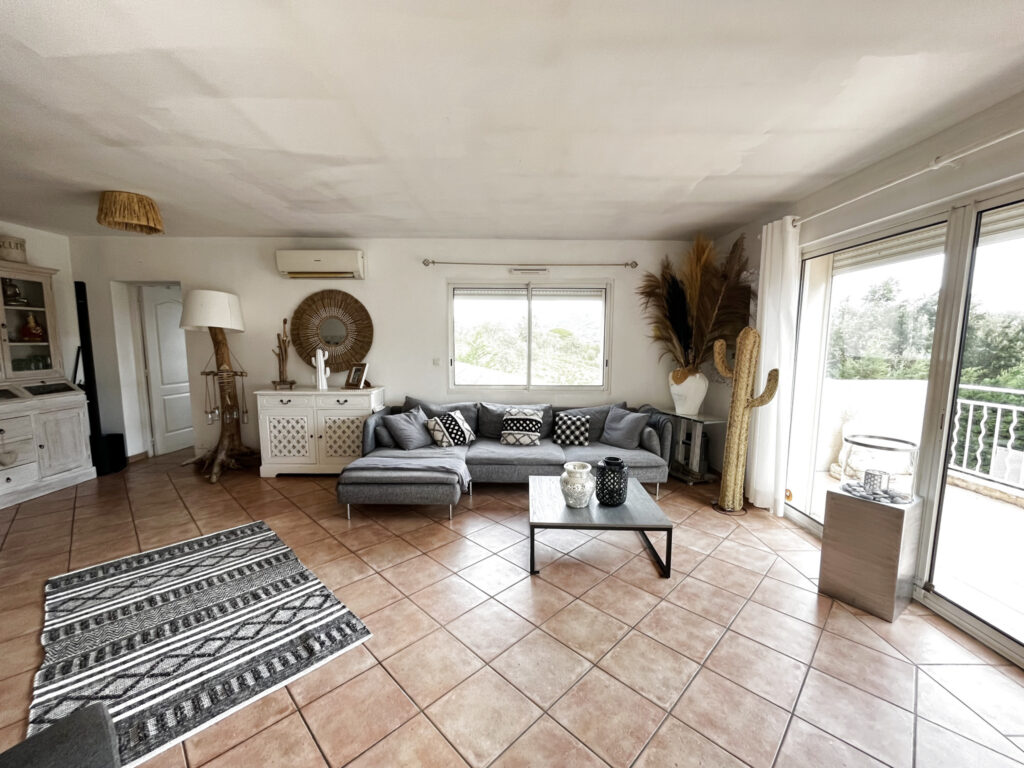 Villa individuelle avec piscine – 7 pièces – 5 chambres – 6  – 155 m²