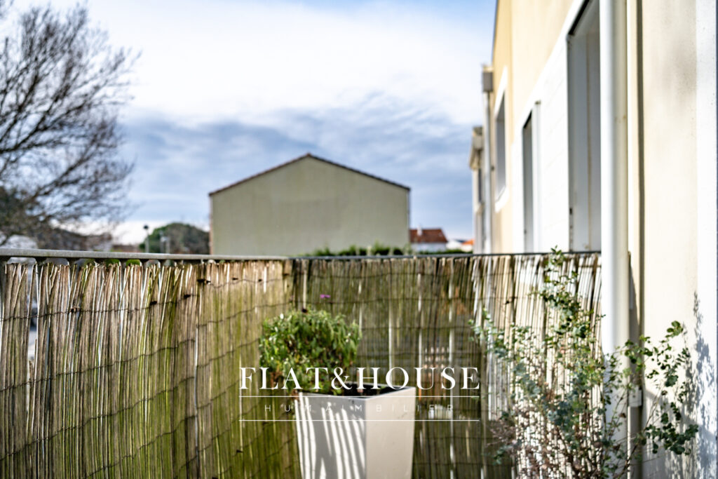 Lumineux dernier étage COUP DE COEUR  T3  66 m2 + Parking +  – 3 pièces – 2 chambres – 6  – 66 m²