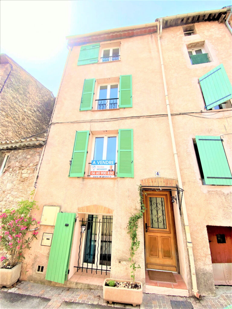 Maison de Village  – 3 pièces – 2 chambres – 6  – 78 m²