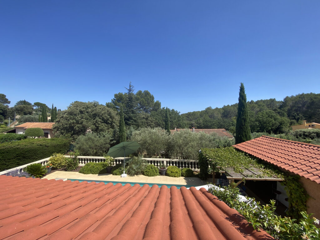 Villa individuelle avec piscine – 5 pièces – 3 chambres – 6  – 155 m²