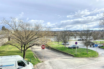 TRES BEL APPARTEMENT T3 de 71 m2 entièrement rénové + place  – 3 pièces – 2 chambres – 71.23 m²