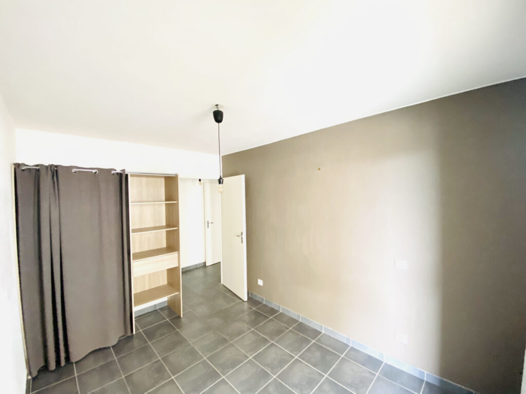 Vente Appartement 3 pièces avec grande terrasse et box dans  – 3 pièces – 2 chambres – NR  – 58 m²