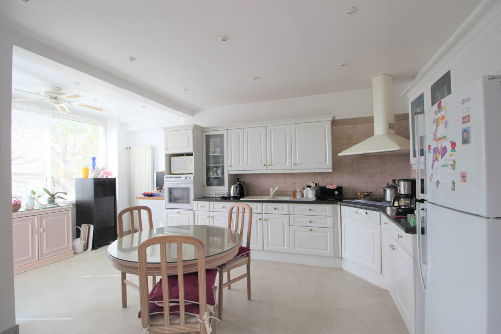 Belle maison spacieuse avec potentiel à exploiter – 6 pièces – 5 chambres – 6  – 200 m²