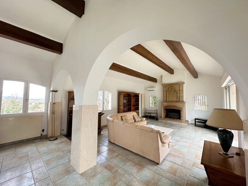 Maison 7 pièces sur terrain de 3850m2  – 7 pièces – 4 chambres – NR  – 269 m²