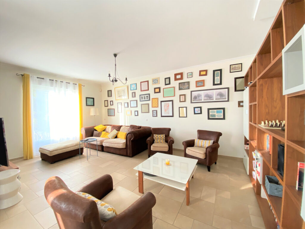 Belle et spacieuse maison récente avec vue panoramique – 8 pièces – 6 chambres – 6  – 180 m²