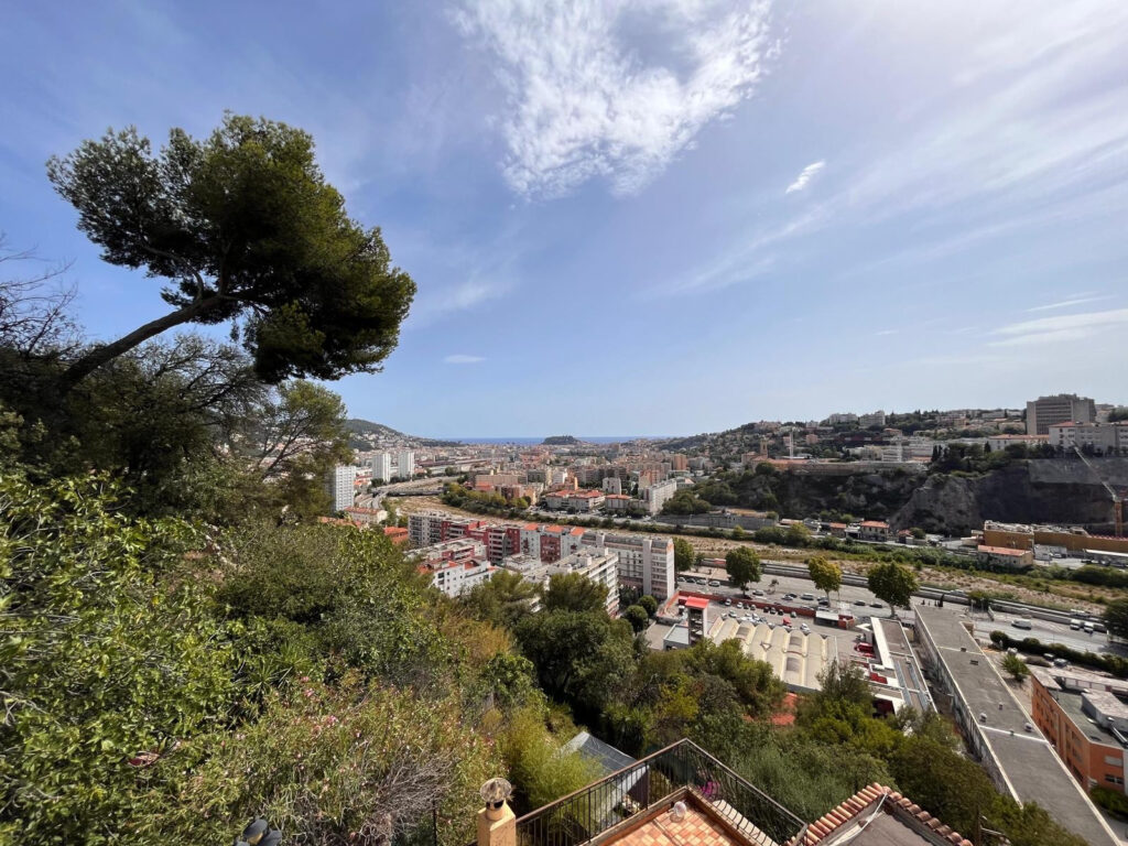 EXCELLENT POTENTIEL POUR CE HAUT DE VILLA DE 52 M2 avec BALC – 2 pièces – 1 chambre – 10  – 52 m²