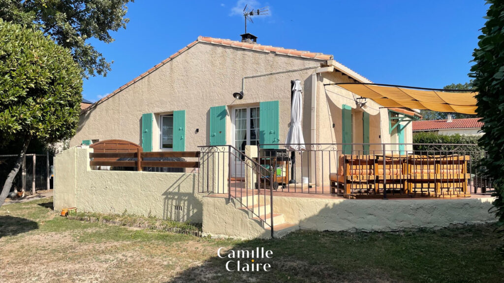 Maison T4 de plain-pied au clame avec terrain clos à Mimet. – 4 pièces – 3 chambres – NR  – 90 m²