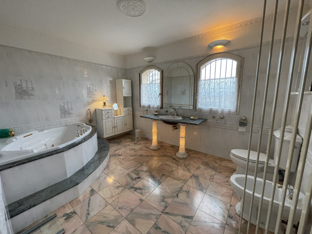 Maison 7 pièces sur terrain de 3850m2  – 7 pièces – 4 chambres – NR  – 269 m²