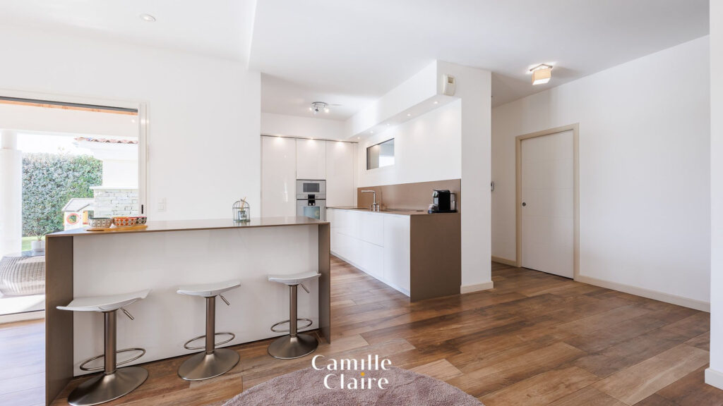 Villa contemporaine 3 chambres, terrain, piscine, environnem – 4 pièces – 3 chambres – NR  – 120 m²