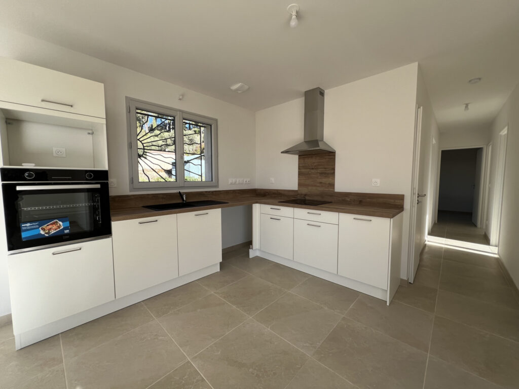 La Bastidonne : Location maison T4 avec jardin et belle vue  – 4 pièces – 3 chambres – 86.68 m²