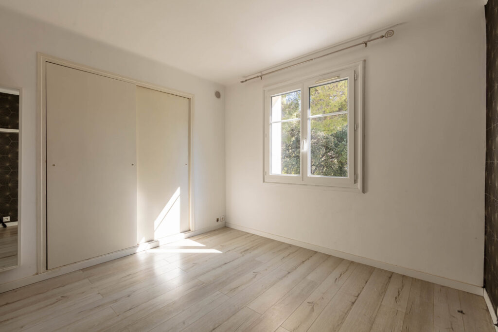 DERNIER ETAGE BEL APPARTEMENT T3/T4 TOULON OUEST garage – 4 pièces – 3 chambres – 6  – 61.6 m²