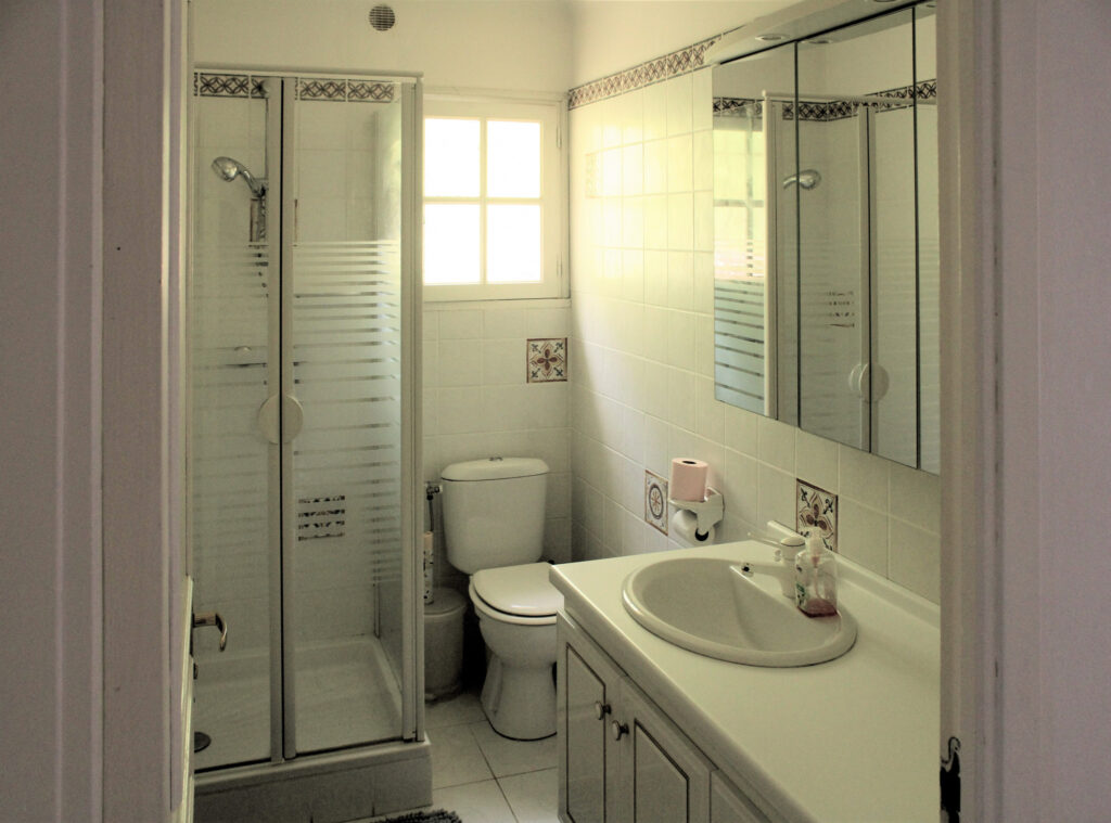 Maison individuelle avec grand terrain et piscine – 7 pièces – 5 chambres – 6  – 150 m²