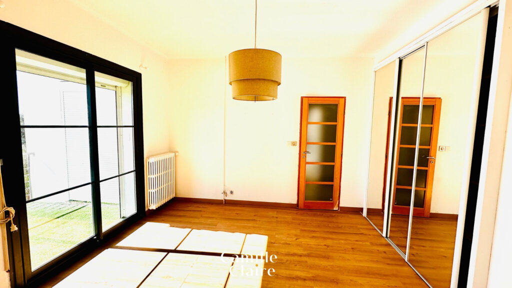 Maison contemporaine de prestige de 290m2 à 5 minutes du cen – 9 pièces – 7 chambres – NR  – 290 m²