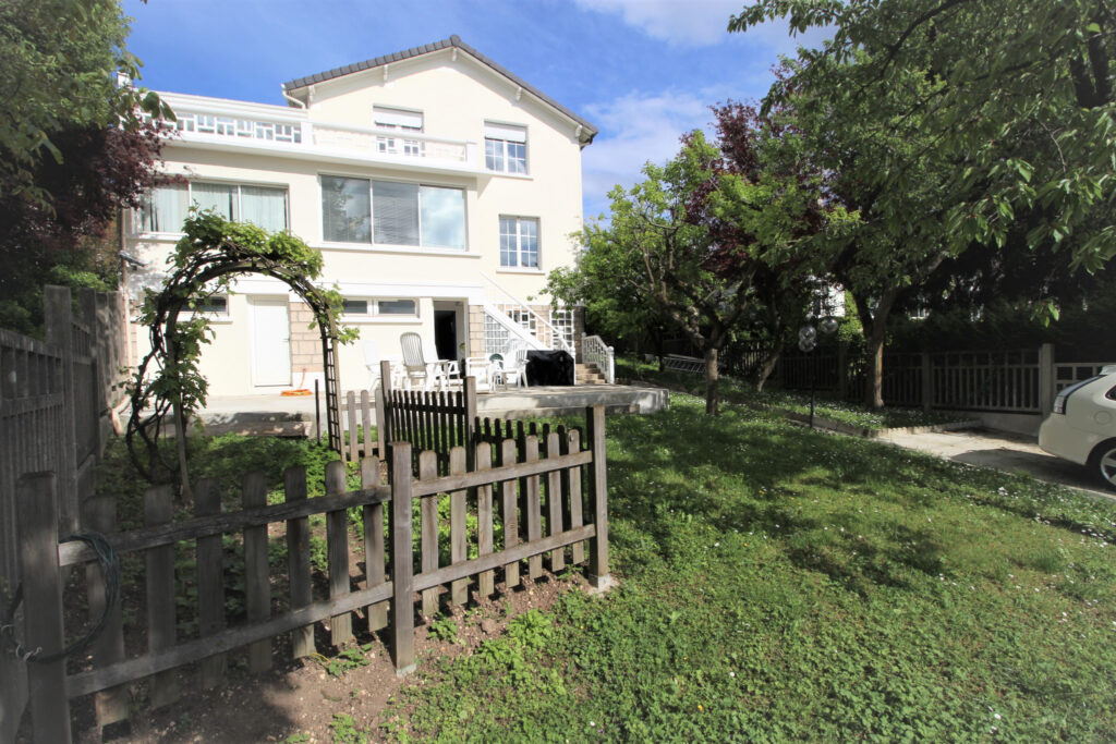 Belle maison spacieuse avec potentiel à exploiter – 6 pièces – 5 chambres – 6  – 200 m²